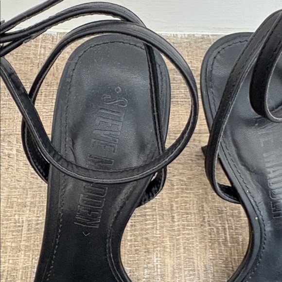 STEVE MADDEN Black minimal sq toe strappy sandal - Picture 3 of 5